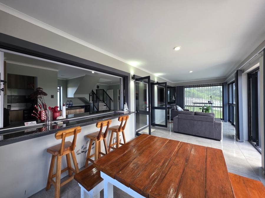 4 Bedroom Property for Sale in Paradise Beach Eastern Cape